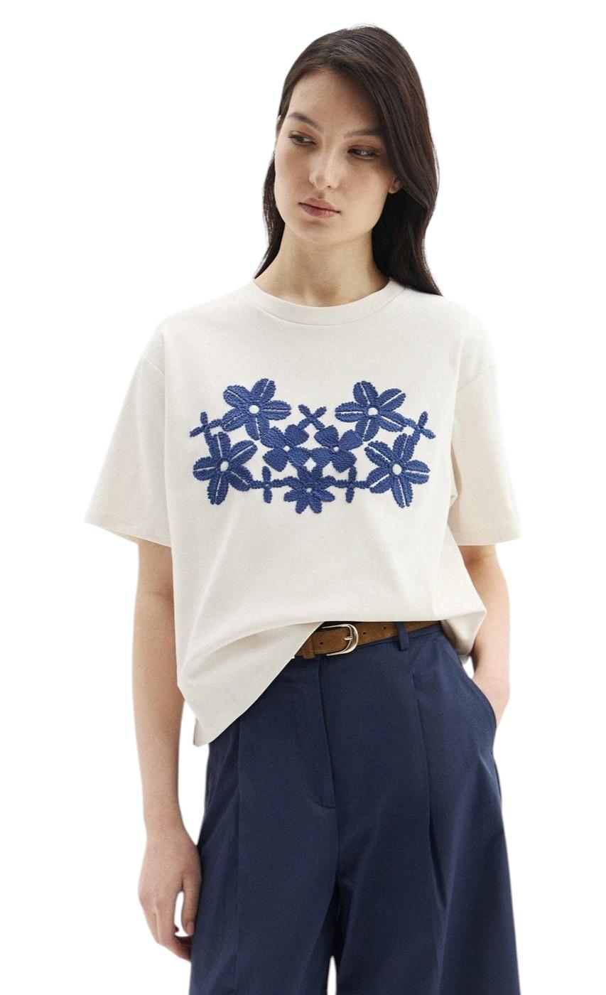 WEEKEND T-shirt Weekend donna 2615941112600 003 Sabato a punto interlock con ricami fiori Blu Bianco<BR/> 2615941112600 003