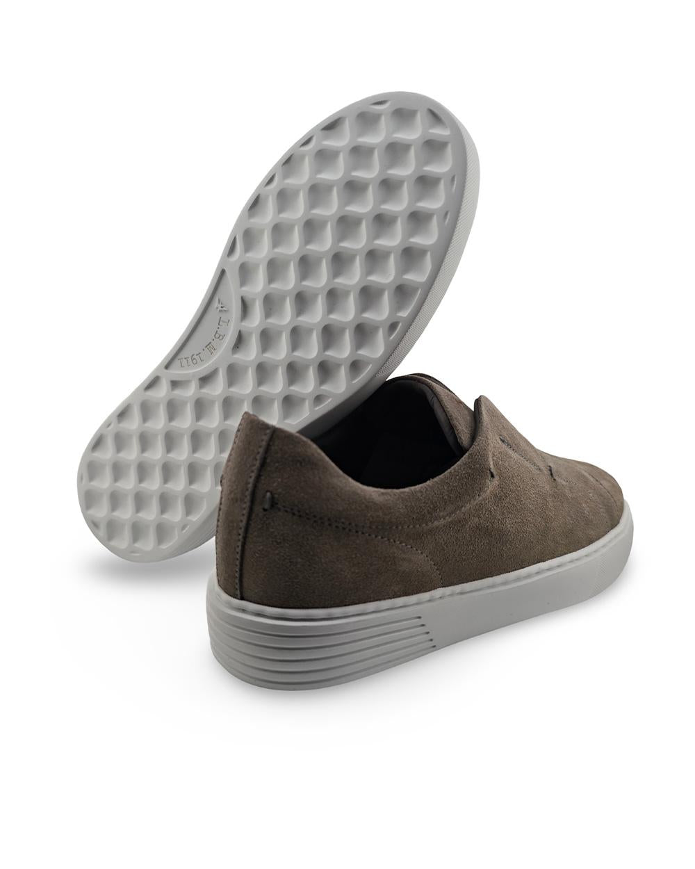 L.B.M. 1911 Sneakers L.B.M. 1911 uomo 685069072 Tortora pelle scamosciata suola gomma foderata 685069072 2