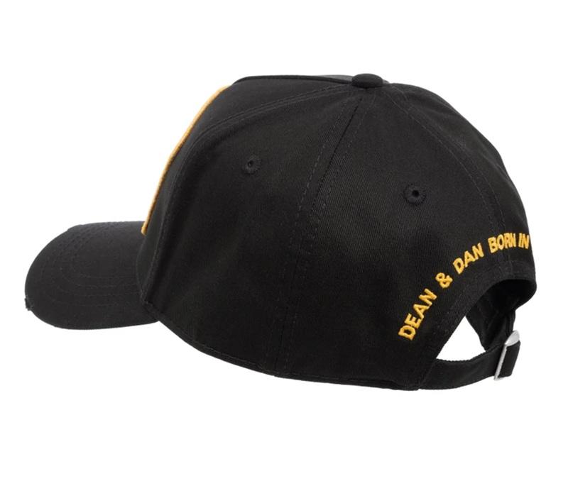 DSQUARED2 Cappello Dsquared2 uomo BCM401105C000012124 nero patch flag canada BCM401105C00001 2124 